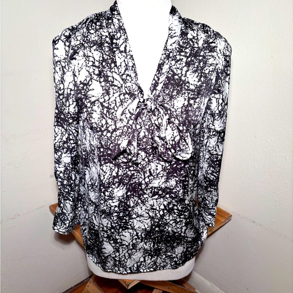 Kensie Black & White Bow Front Blouse